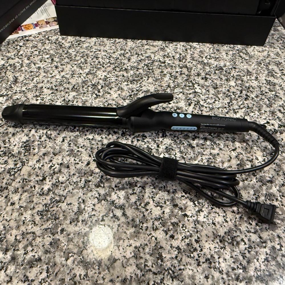 Bio Ionic 1.25” long barrel curling iron